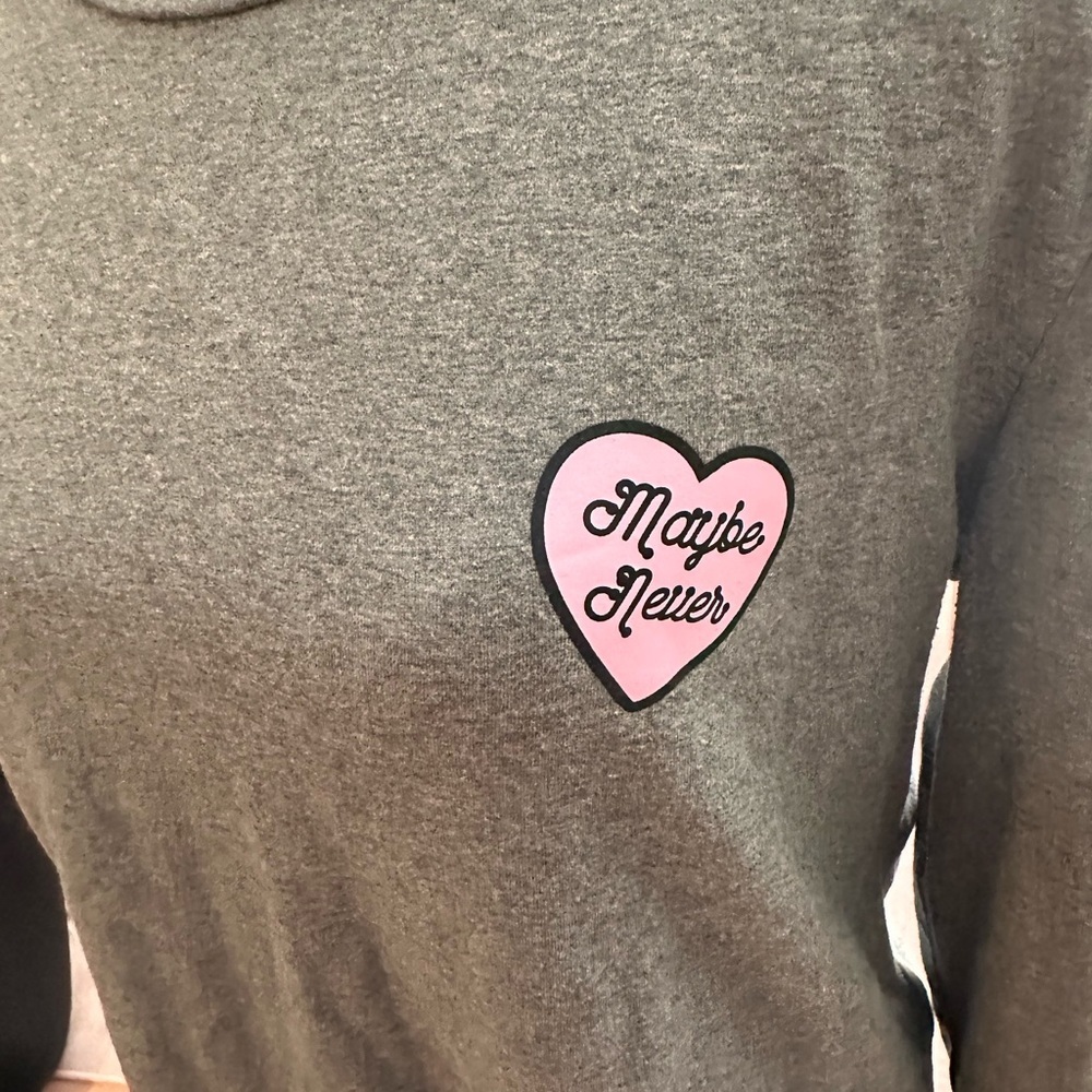 Plus Size Forever 21 Size 2X Gray Long Sleeve Bodysuit with Pink Heart Patch - Picture 5 of 5